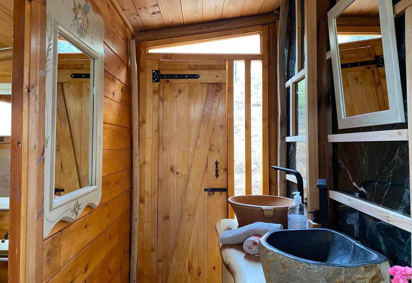 Hostal Wooden House At The Mountain-Private Paránimfoi Exterior foto